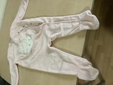 Niedlicher Baby-Schlafanzug mit Kaninchenmotiv Größe 74