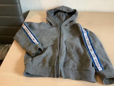 Sportlicher Hoodie mit seitlichem Schriftzug