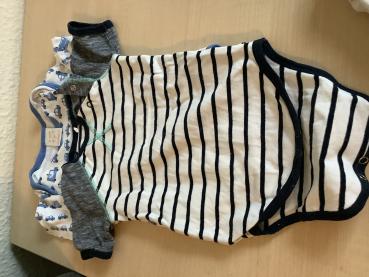 Zweitesiliges Baby-Body Set mit Auto-Motiv und Streifen
