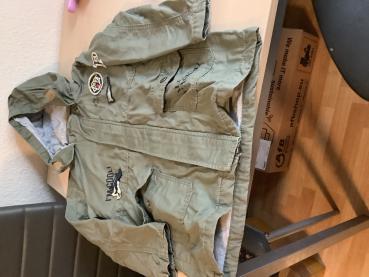 Coole Kinderjacke mit Aufnähern