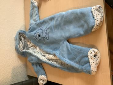 Blauer Baby Overall mit Kapuze und Bärenmotiv