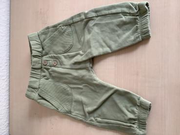 Bequeme grüne Kinderhose mit Taschen