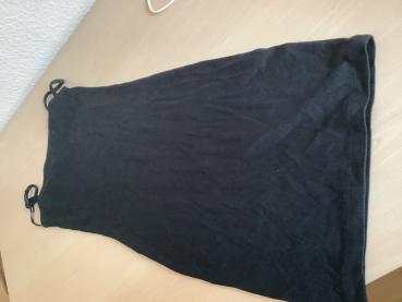 Damen Schwarzes Kleid mit Spaghettiträgern