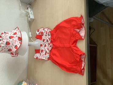 Fantasievolles Kinder-Outfit mit Erdbeermuster gr.98 Neu