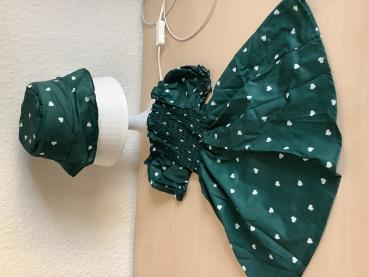 Mädchenkleid mit Herzen und passendem Hut,Größe 18-24Monate, neu 