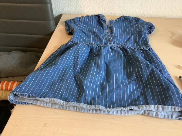 Gestreiftes Denim-Kleid mit Kurzarm