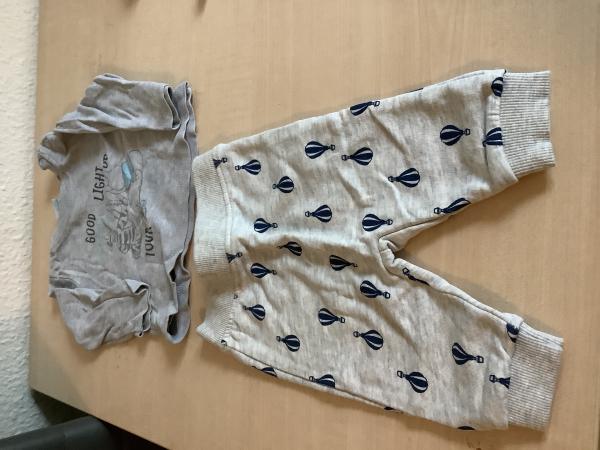 Süßes Baby-Outfit mit T-Shirt und Hose mit Ballon-Motiv