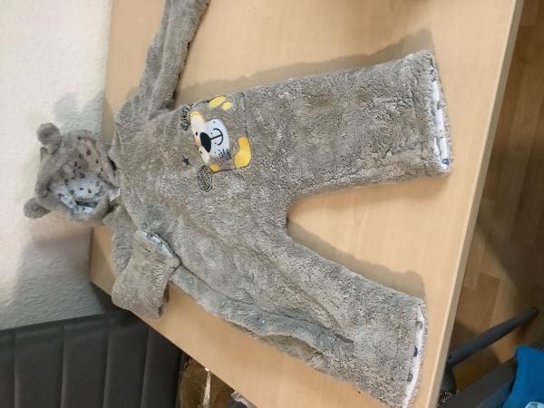 Flauschiger Kinderoverall mit Tierdetail