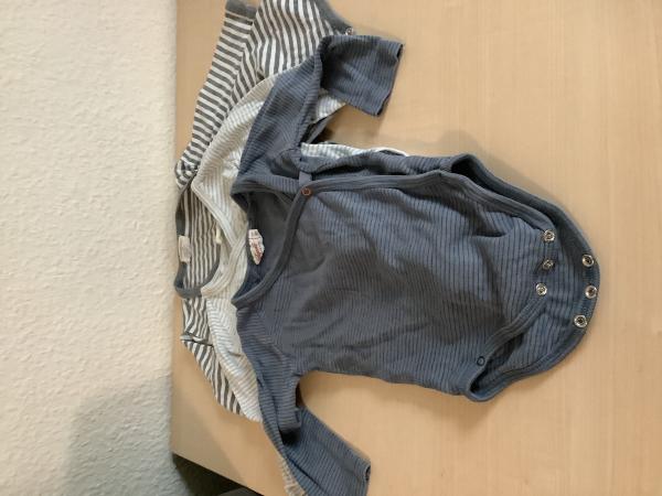 Gestreifte Langarmbodys für Babys