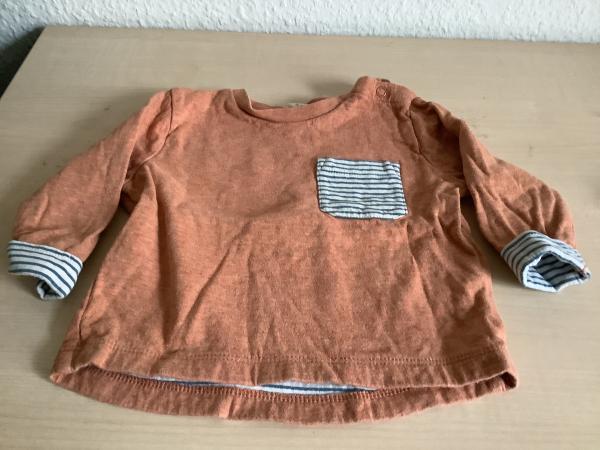 Langes Kinderoberteil mit Streifen-Details