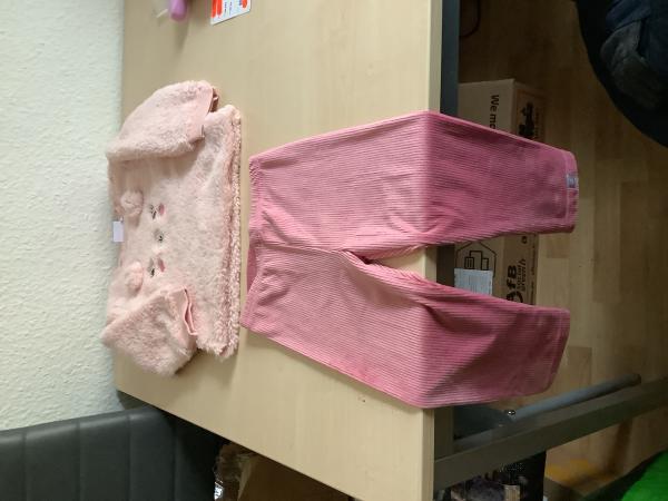 Weiches Kinderoutfit mit Bärchen-Motiv