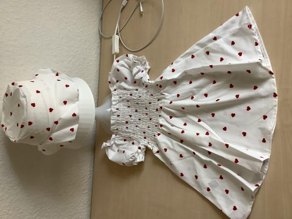 Mädchenkleid mit Herzmuster und passendem Hut,18-24Monate , neu
