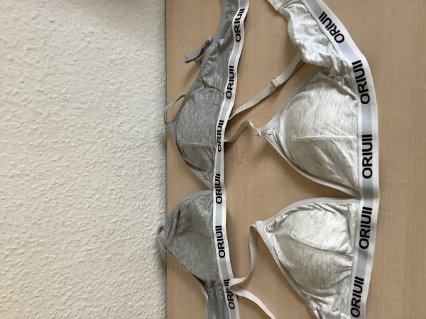 Doppelpack Triangel-BHs in Grau und Weiß