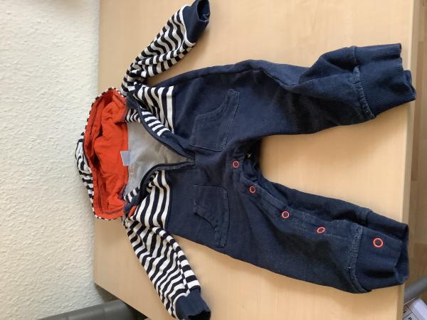 Gestreifter Kinderoverall mit Kapuze, Größe 80