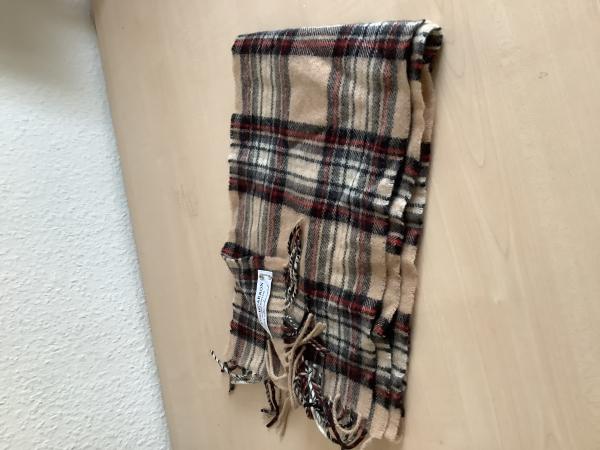 Karierter Schal in Beige, Rot und Blau